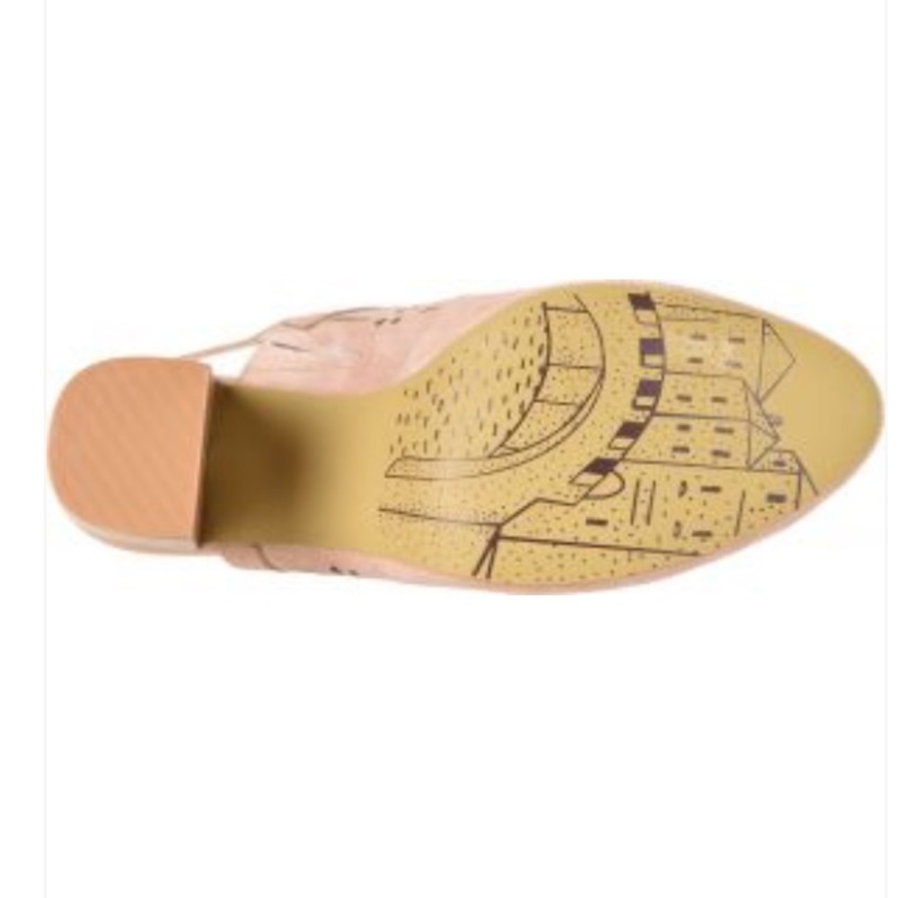 π«SOLDπ« NWOT Bella Vita Cream Suede Mules - Picture 3 of 4